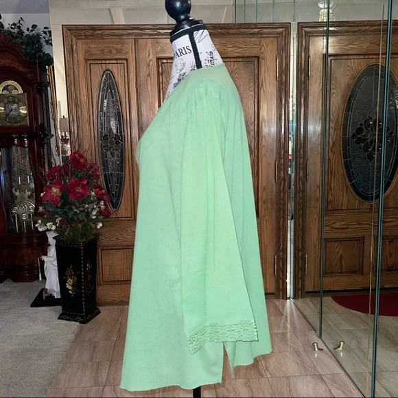 CASLON GREEN V NECK TOP - Picture 4 of 6